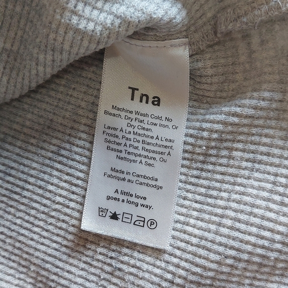 Aritzia TNA thermal cowlneck size XS - Picture 14 of 15